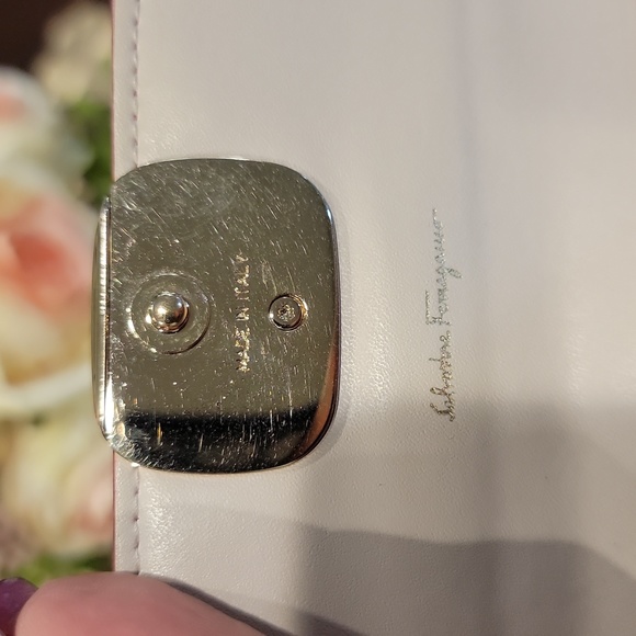 New and Authentic Salvatore Ferragamo key case - Picture 6 of 8